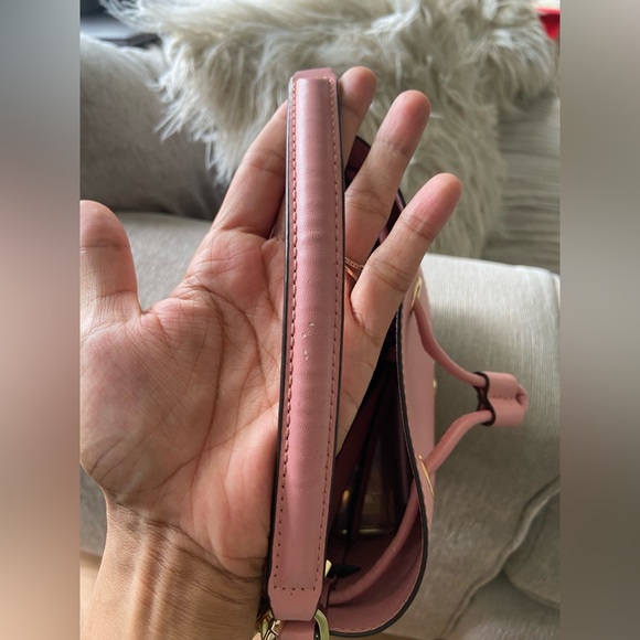 Michael Kors Suri Small Crossbody/Handbag (Bucket) - Picture 6 of 7